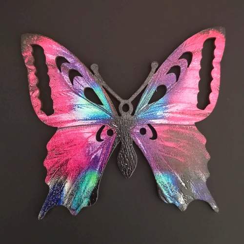 Levně Dekorace motýl dřevo růžovo-fialová 9cm