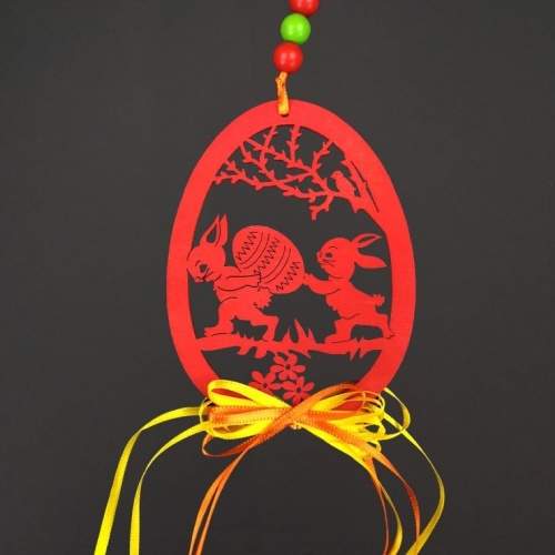Levně Ozdoba vejce dekor zajíci s kraslicí dřevo červená 11cm