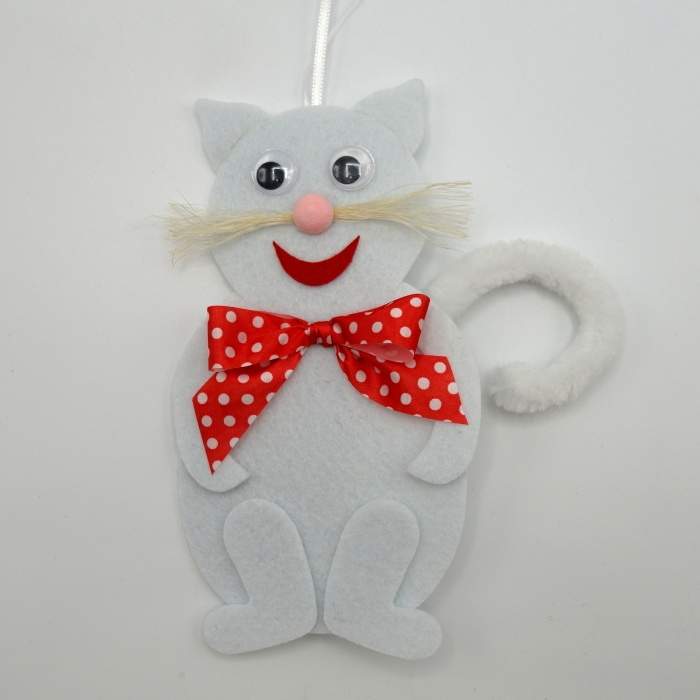Levně Ozdoba kočka dekor mašle plsť/plast/mašle bílá 20cm